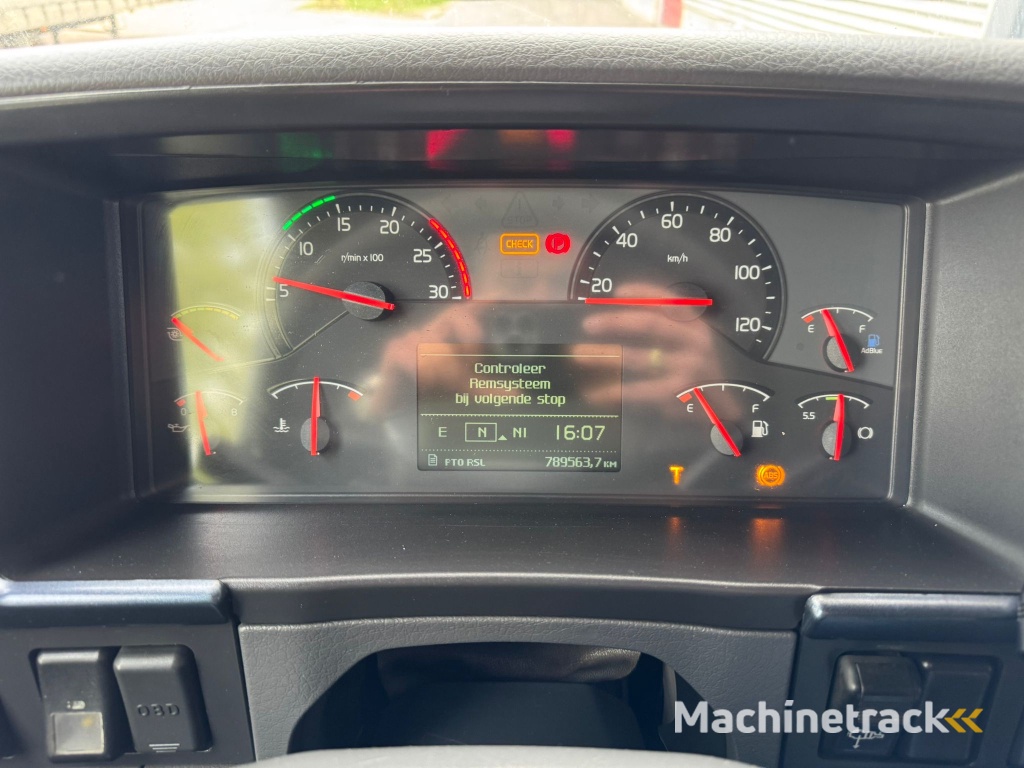 VolvoFH 500 / 8X4 / Palfinger S260Z96 / VDL Hook / NL Truck