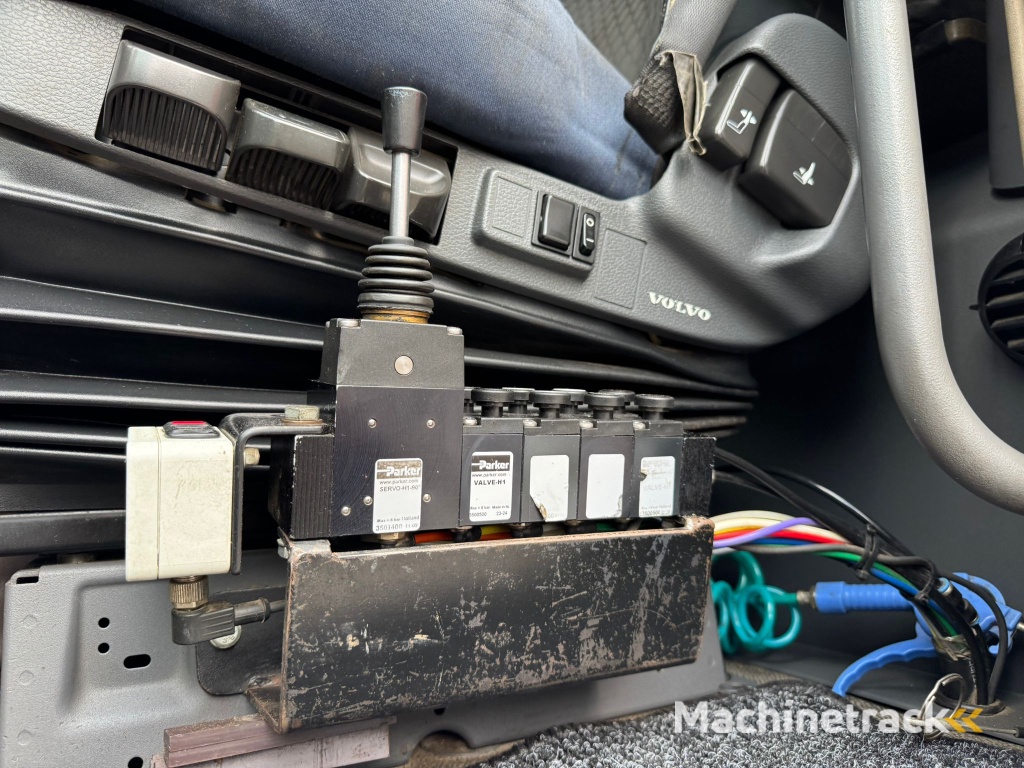 VolvoFH 500 / 8X4 / Palfinger S260Z96 / VDL Hook / NL Truck