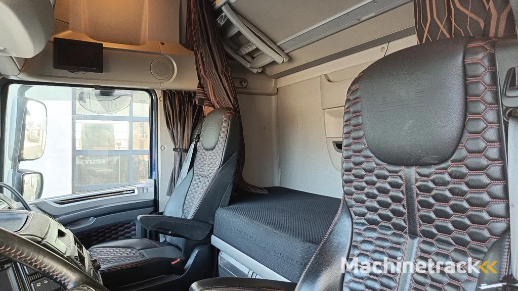 DAF XF 530 FAX met Hiab X-Hipro 1058E-8 +jib 150X-6