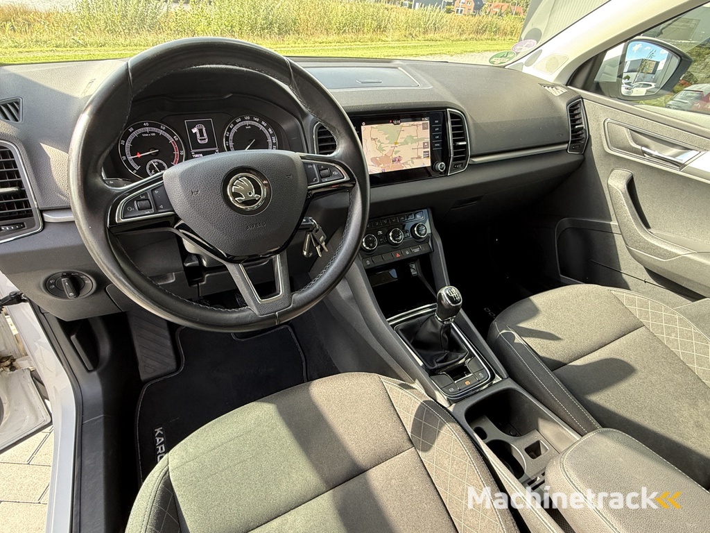 ŠKODA Karoq 1.0 TSI Amb. Bns Verw. Sportstoelen | Trekhaak | PDC