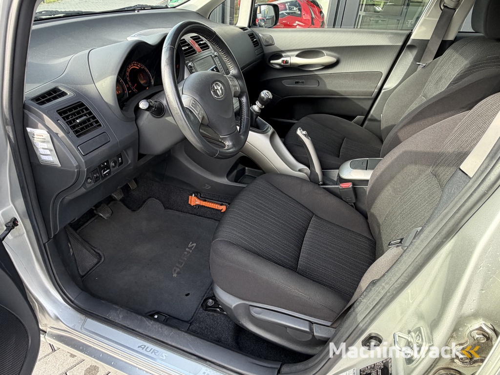 Toyota Auris 2.0 D-4D Luna Business Clima | Navi | PDC | 189 dkm NAP