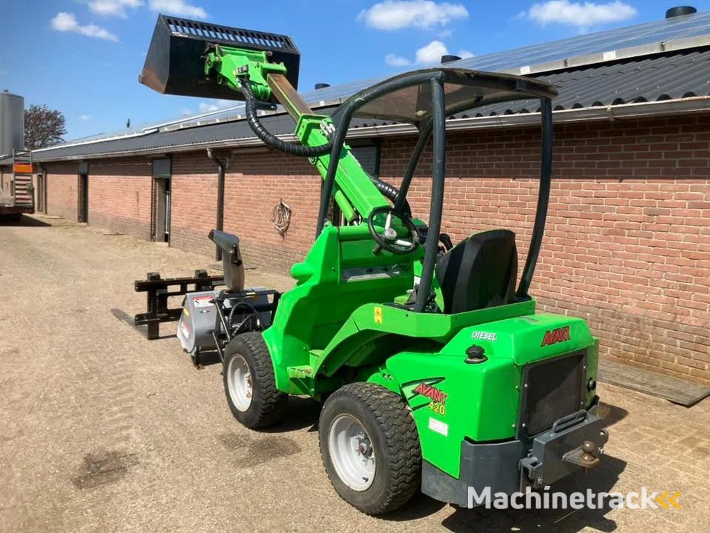 Avant 420 Shovel Loader