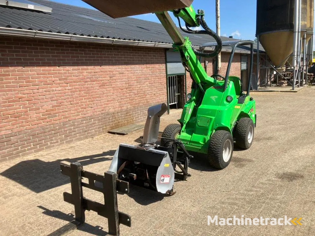 Avant 420 Shovel Loader