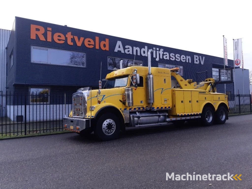 Freightliner torpedofront towtruck FLD120 torpedo
