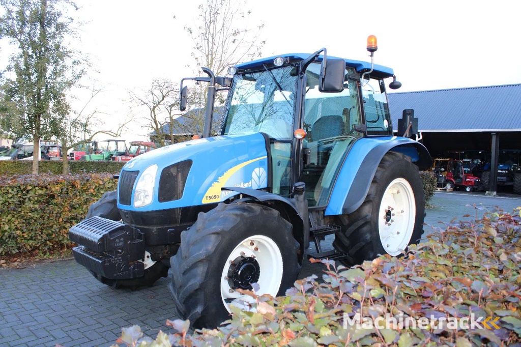 New Holland T5050