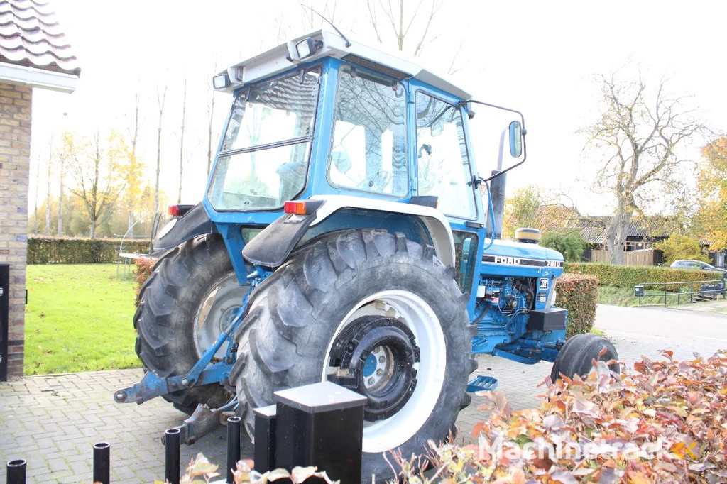 Ford 7810