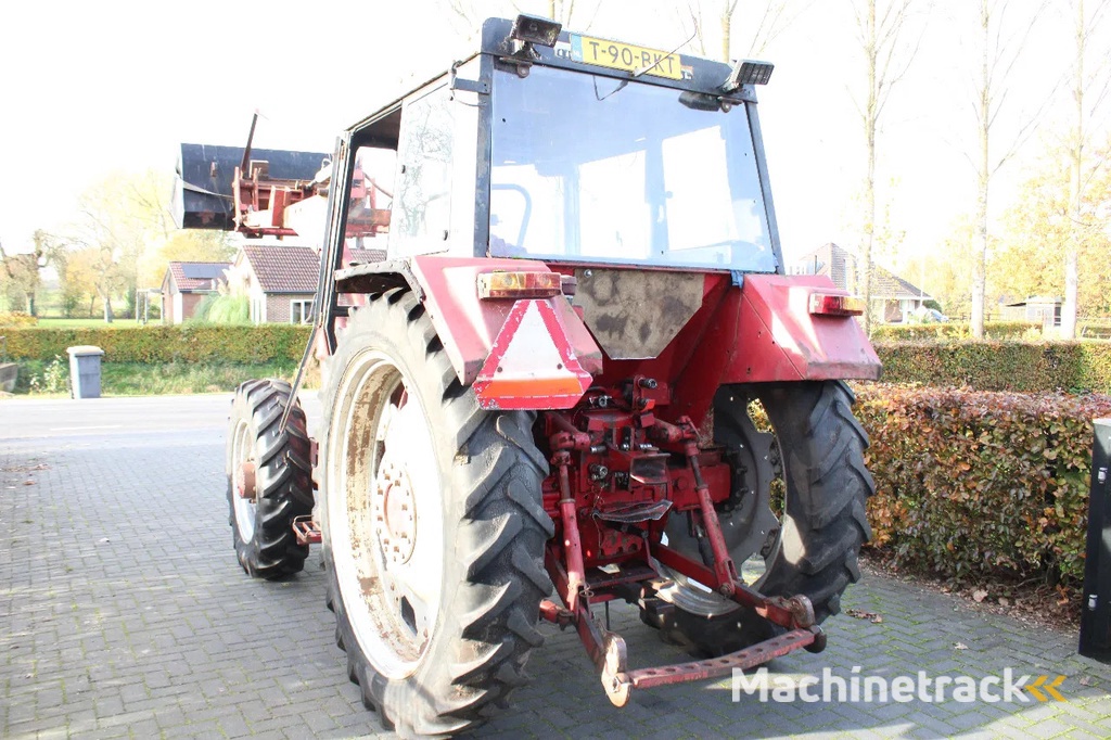 International 844SA met voorlader