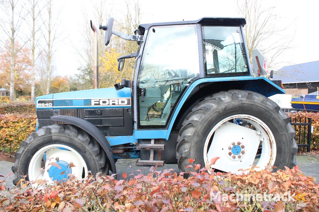 New Holland 6640 met turbo  fronthef en front pto