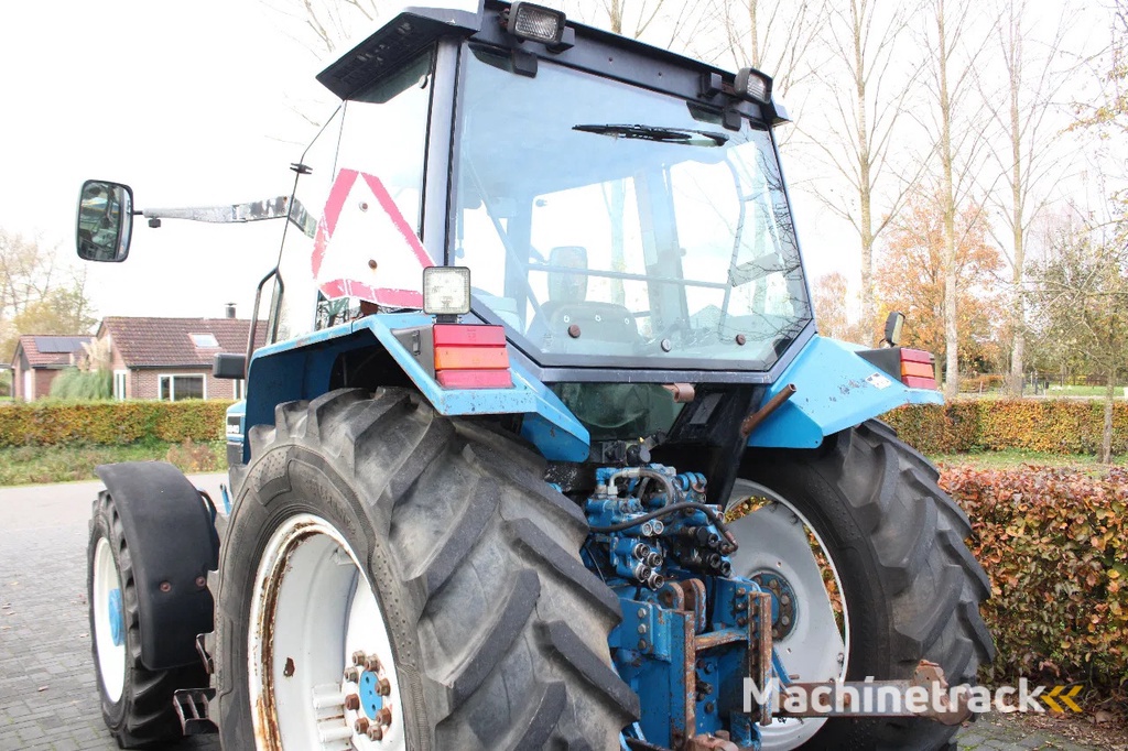 New Holland 6640 met turbo  fronthef en front pto
