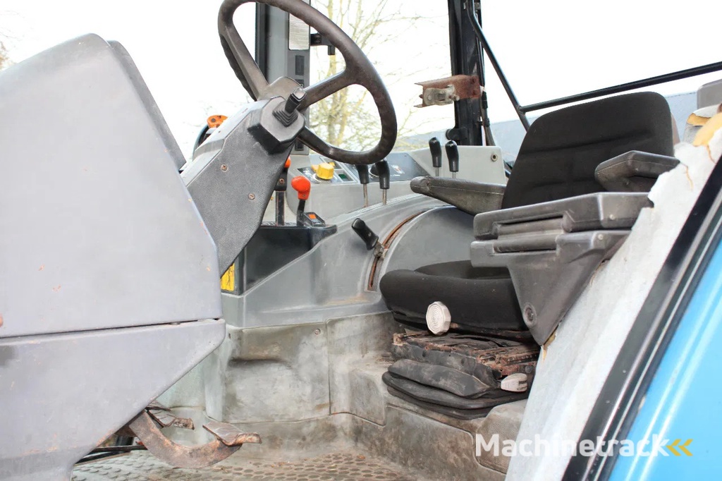 New Holland 6640 met turbo  fronthef en front pto