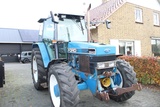 Minituur van New Holland 6640 met turbo  fronthef en front pto
