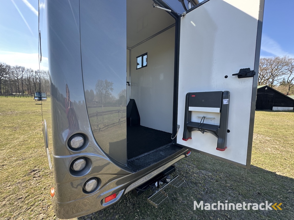 Iveco Daily 2-paards paardenvrachtwagen XXL 3.0l 180PK Automaat B-rijbewijs