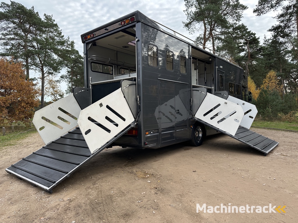 Scania 18T Roelofsen 6-paards paardenvrachtwagen LIVING