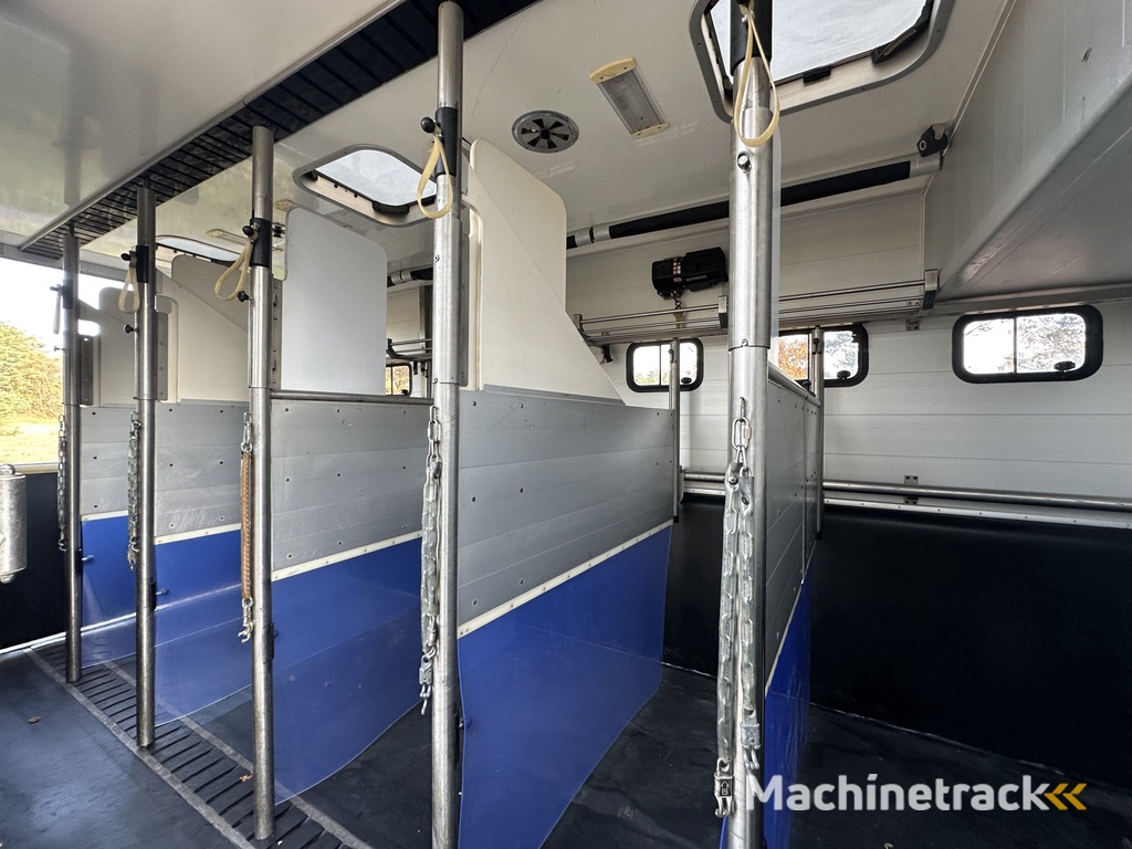 Volvo FM 18T ROELOFSEN 5+1 paards paardenvrachtwagen LIVING