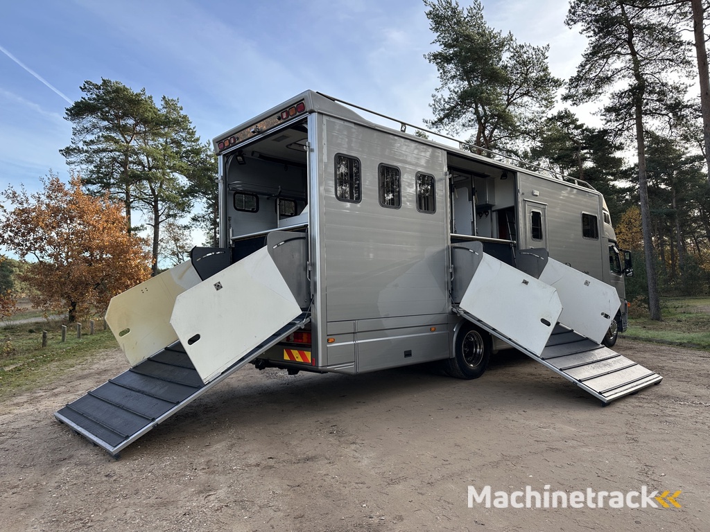 Volvo FM 18T ROELOFSEN 5+1 paards paardenvrachtwagen LIVING