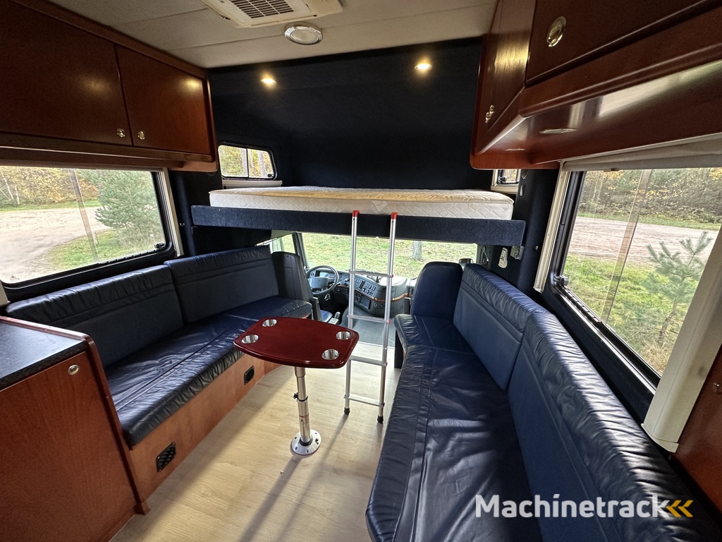 Volvo FM 18T ROELOFSEN 5+1 paards paardenvrachtwagen LIVING