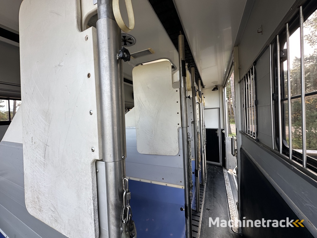 Volvo FM 18T ROELOFSEN 5+1 paards paardenvrachtwagen LIVING