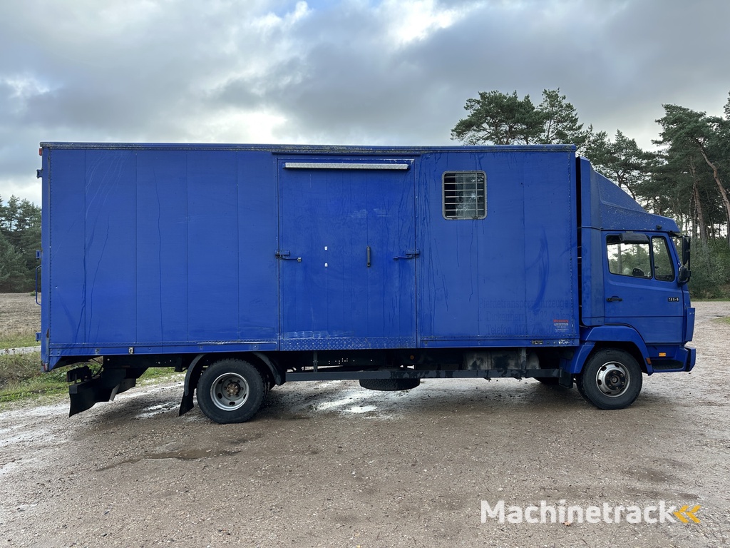 Mercedes-Benz 814 7.5T 6-paards paardenvrachtwagen aluminium bak, trekhaak!