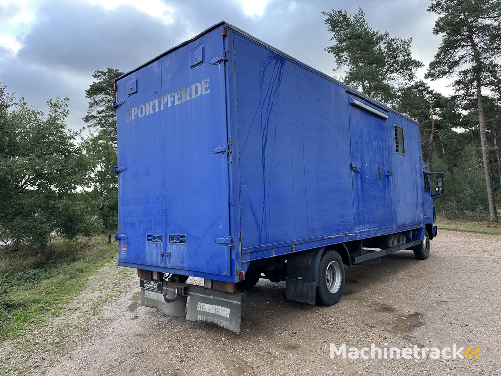 Mercedes-Benz 814 7.5T 6-paards paardenvrachtwagen aluminium bak, trekhaak!