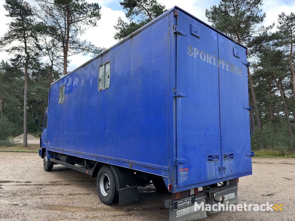 Mercedes-Benz 814 7.5T 6-paards paardenvrachtwagen aluminium bak, trekhaak!