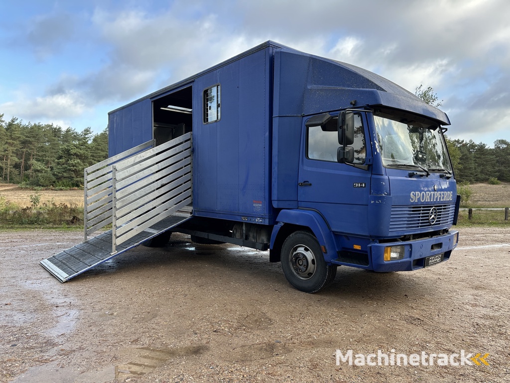 Mercedes-Benz 814 7.5T 6-paards paardenvrachtwagen aluminium bak, trekhaak!