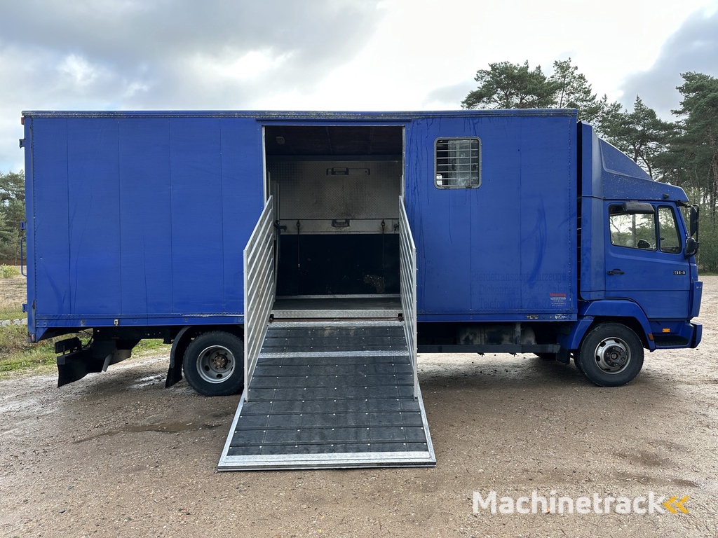 Mercedes-Benz 814 7.5T 6-paards paardenvrachtwagen aluminium bak, trekhaak!