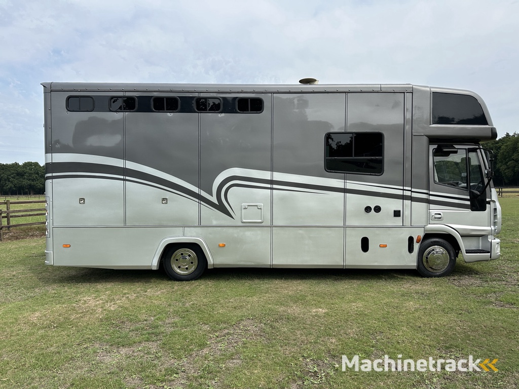 Iveco Eurocargo 7.5T 3-paards paardenvrachtwagen LIVING Marge