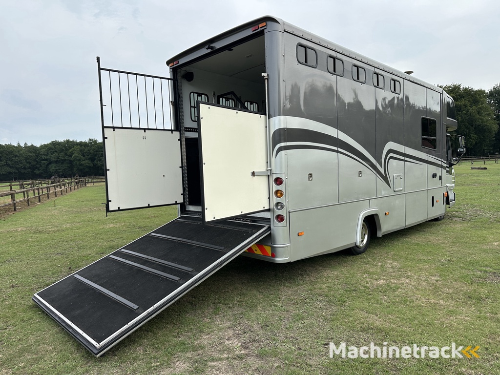 Iveco Eurocargo 7.5T 3-paards paardenvrachtwagen LIVING Marge