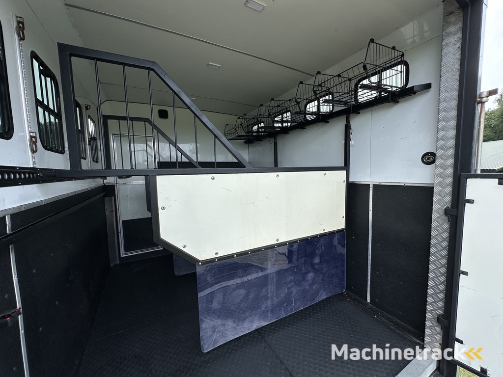 Iveco Eurocargo 7.5T 3-paards paardenvrachtwagen LIVING Marge