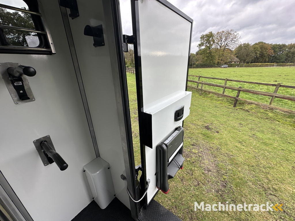 Mercedes-Benz Sprinter 317 AMG 2-paards paardenvrachtwagen B-rijbewijs