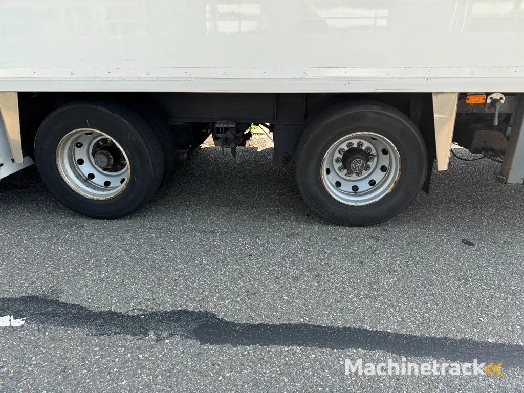 Volvo FH 12.420 4X2 EURO 3+ BURG HANGER + THERMO KING + DHOLLANDIA LIFT