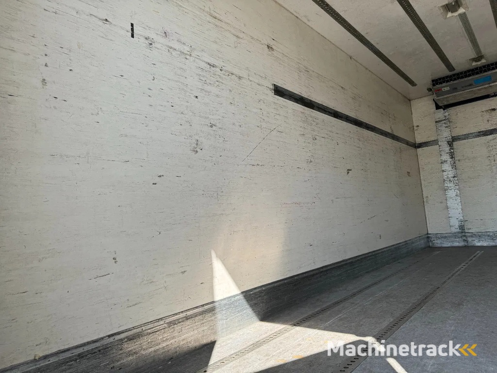 Volvo FH 12.420 4X2 EURO 3+ BURG HANGER + THERMO KING + DHOLLANDIA LIFT