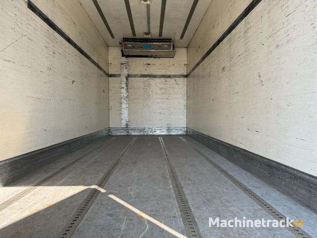 Volvo FH 12.420 4X2 EURO 3+ BURG HANGER + THERMO KING + DHOLLANDIA LIFT