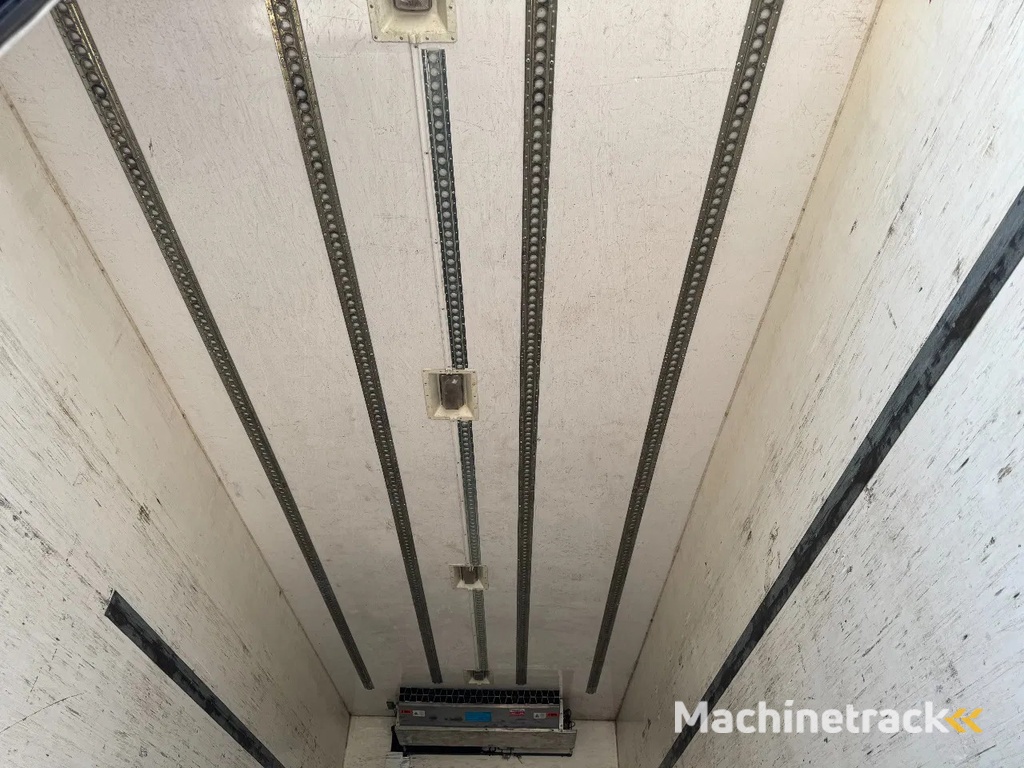 Volvo FH 12.420 4X2 EURO 3+ BURG HANGER + THERMO KING + DHOLLANDIA LIFT