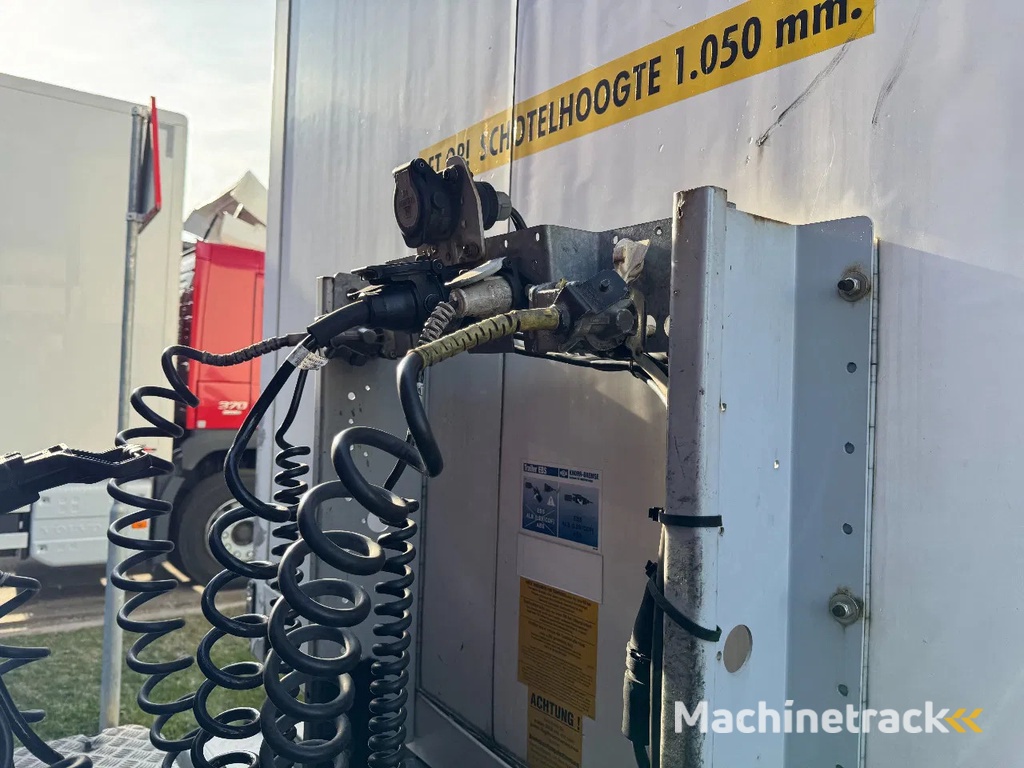 Hertoghs BOX TRAILER - 3 AXLE SAF 1 LIFT AXLE