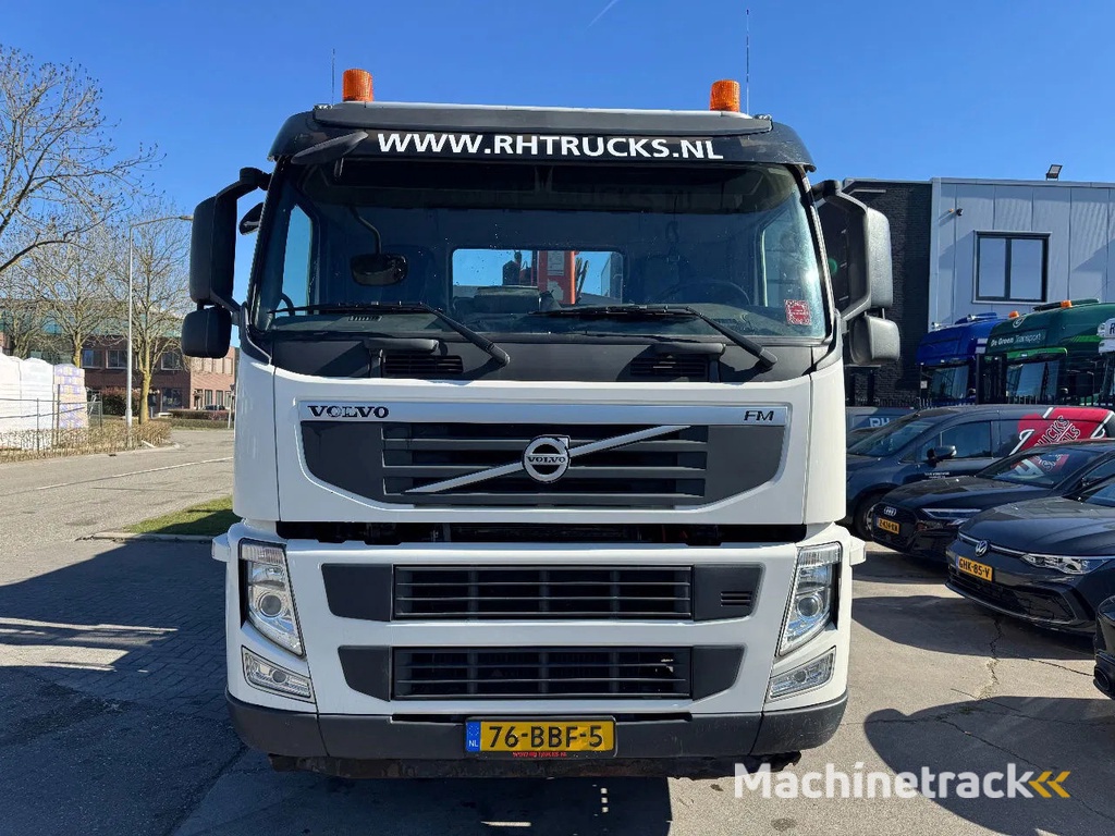 Volvo FM 330 6X2 - EURO 5 + ATLAS 126.3E A2 + REMOTE + LIFT/STEERING AXLE