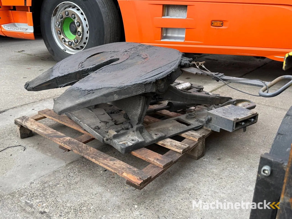 JOST HEFSCHOTEL / LIFTING DISH