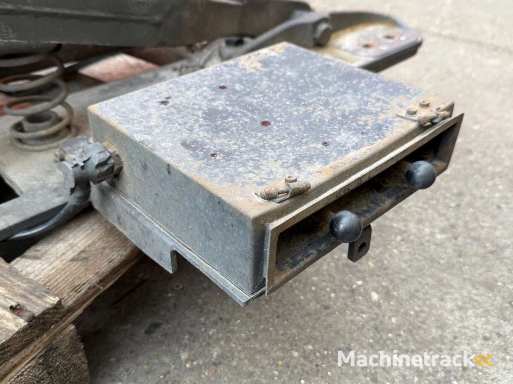 JOST HEFSCHOTEL / LIFTING DISH