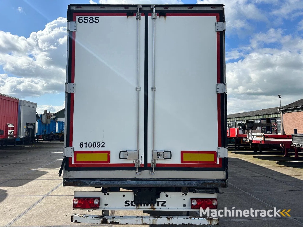 Schmitz Cargobull Schmitz Cargobull PRICES FROM €6950 TO €8950,- 40 X CARRIER 1850 MT D/E SAF AXELS