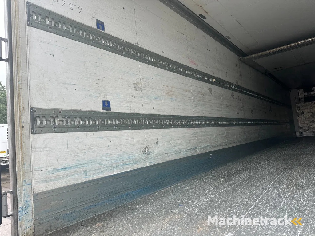 Schmitz Cargobull Schmitz Cargobull PRICES FROM €6950 TO €8950,- 40 X CARRIER 1850 MT D/E SAF AXELS