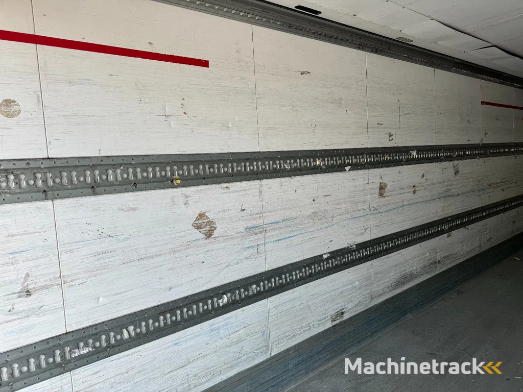 Schmitz Cargobull Schmitz Cargobull PRICES FROM €6950 TO €8950,- 40 X CARRIER 1850 MT D/E SAF AXELS