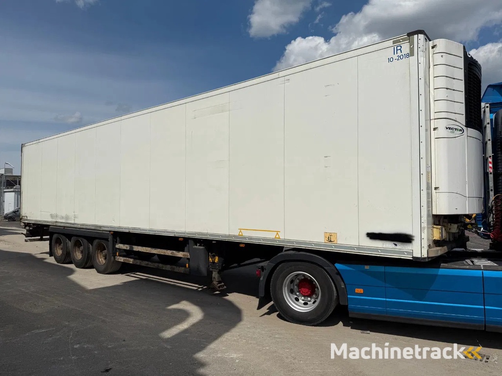 Schmitz Cargobull Schmitz Cargobull PRICES FROM €6950 TO €8950,- 40 X CARRIER 1850 MT D/E SAF AXELS