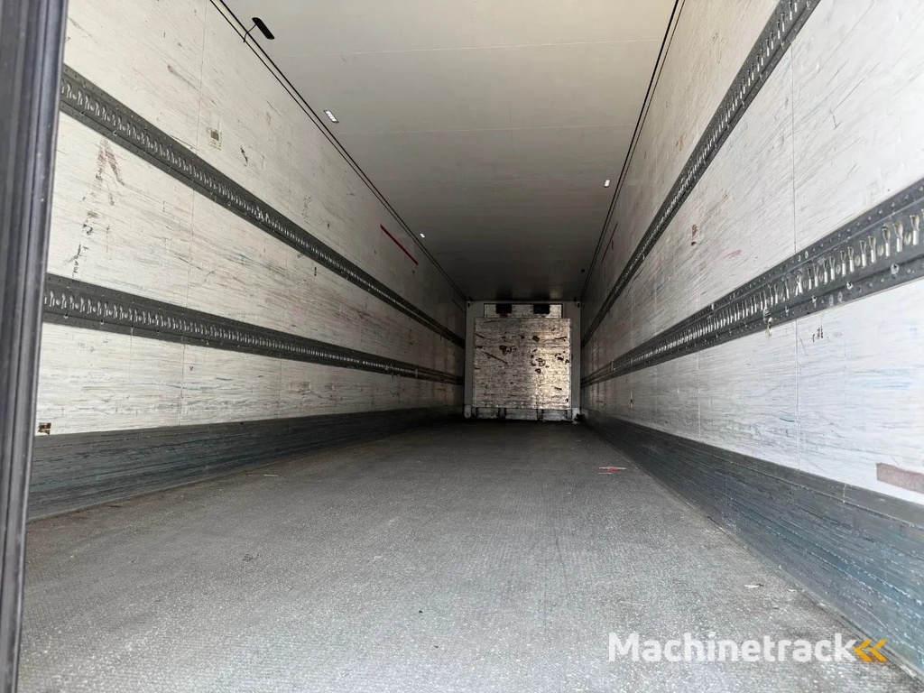 Schmitz Cargobull Schmitz Cargobull PRICES FROM €6950 TO €8950,- 40 X CARRIER 1850 MT D/E SAF AXELS