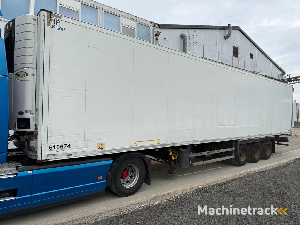 Schmitz Cargobull Schmitz Cargobull PRICES FROM €6950 TO €8950,- 40 X CARRIER 1850 MT D/E SAF AXELS
