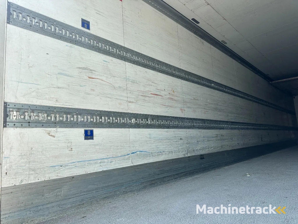 Schmitz Cargobull Schmitz Cargobull PRICES FROM €6950 TO €8950,- 40 X CARRIER 1850 MT D/E SAF AXELS