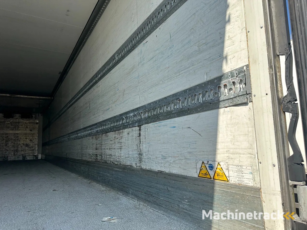 Schmitz Cargobull Schmitz Cargobull PRICES FROM €6950 TO €8950,- 40 X CARRIER 1850 MT D/E SAF AXELS