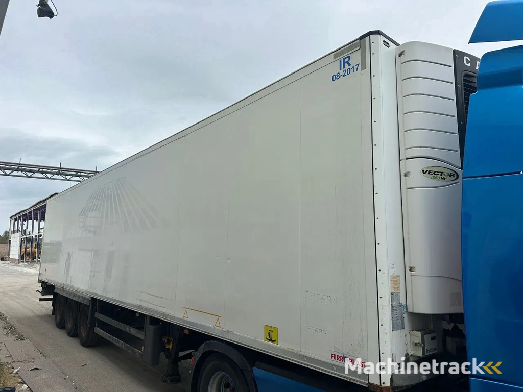 Schmitz Cargobull Schmitz Cargobull PRICES FROM €6950 TO €8950,- 40 X CARRIER 1850 MT D/E SAF AXELS