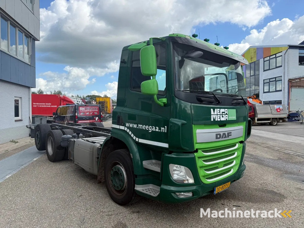 DAF CF 400 6X2 EURO 6 - ONLY 689.209 KM + STEERING AXLE