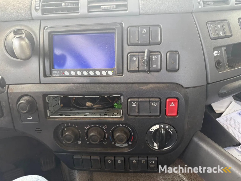 DAF CF 400 6X2 EURO 6 - ONLY 689.209 KM + STEERING AXLE