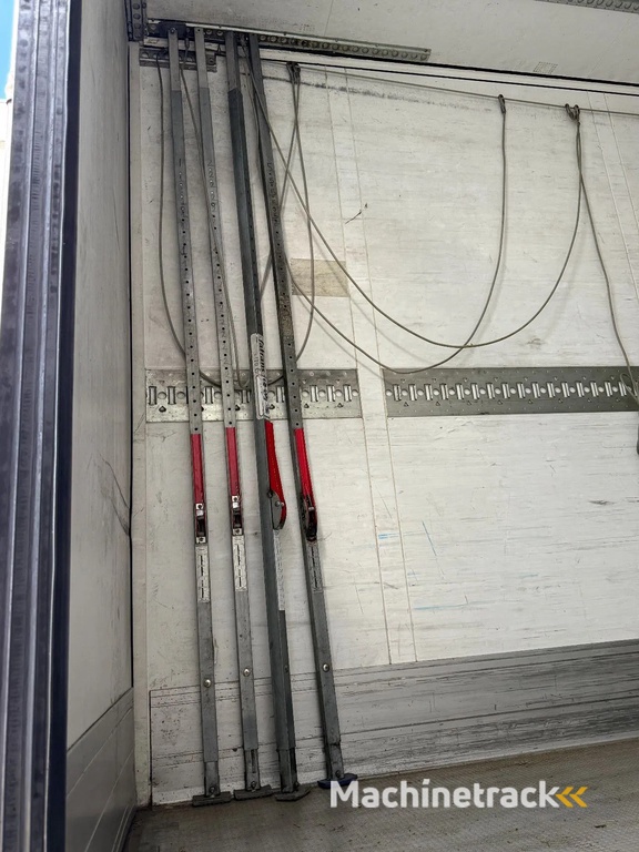 Schmitz Cargobull SKO24 + THERMOKING SLX 300 D&E